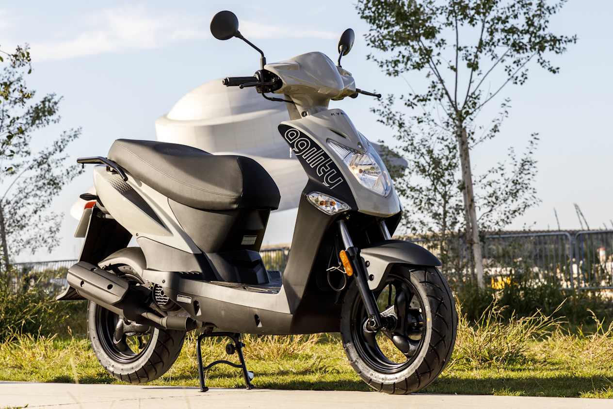 Kymco Agility 50 2024 : trois quarts avant droit statique