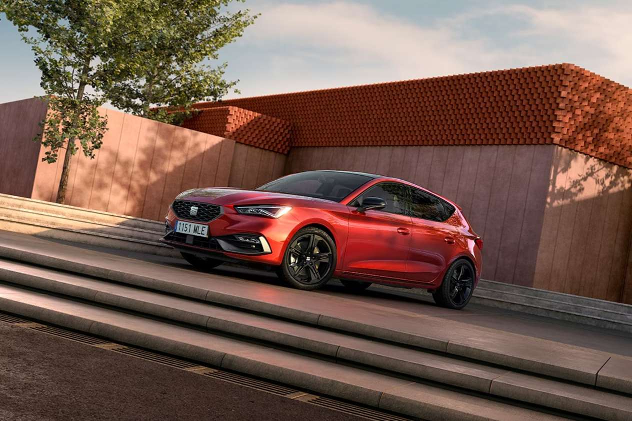 PCP: LEON FR Black Edition 1.5 115 Auto - £318 Per Month