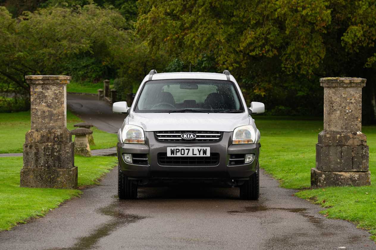kia sportage 30 years old 