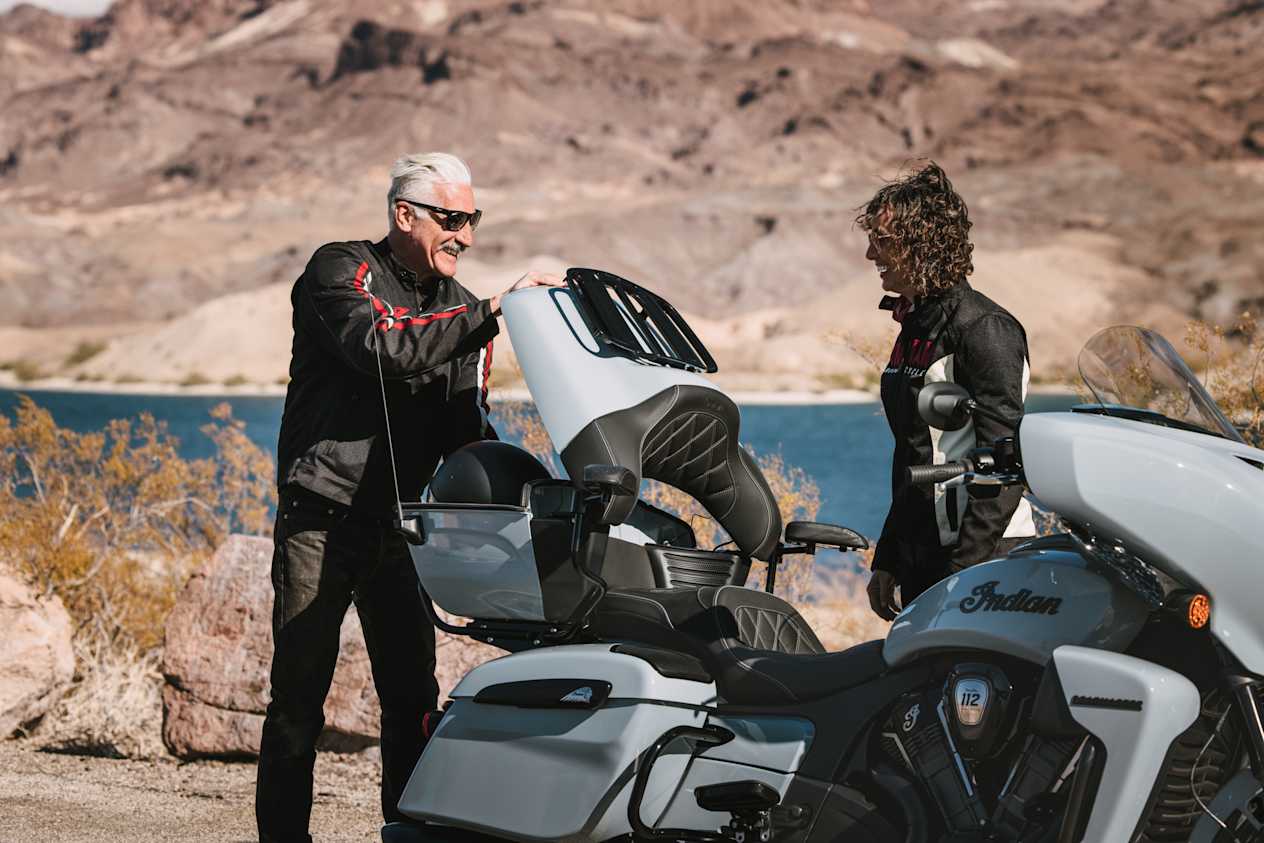 Indian Roadmaster Powerplus Dark Horse 2025 : détail top case