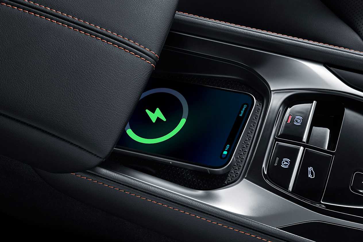 New MG HS  Wireless Charging