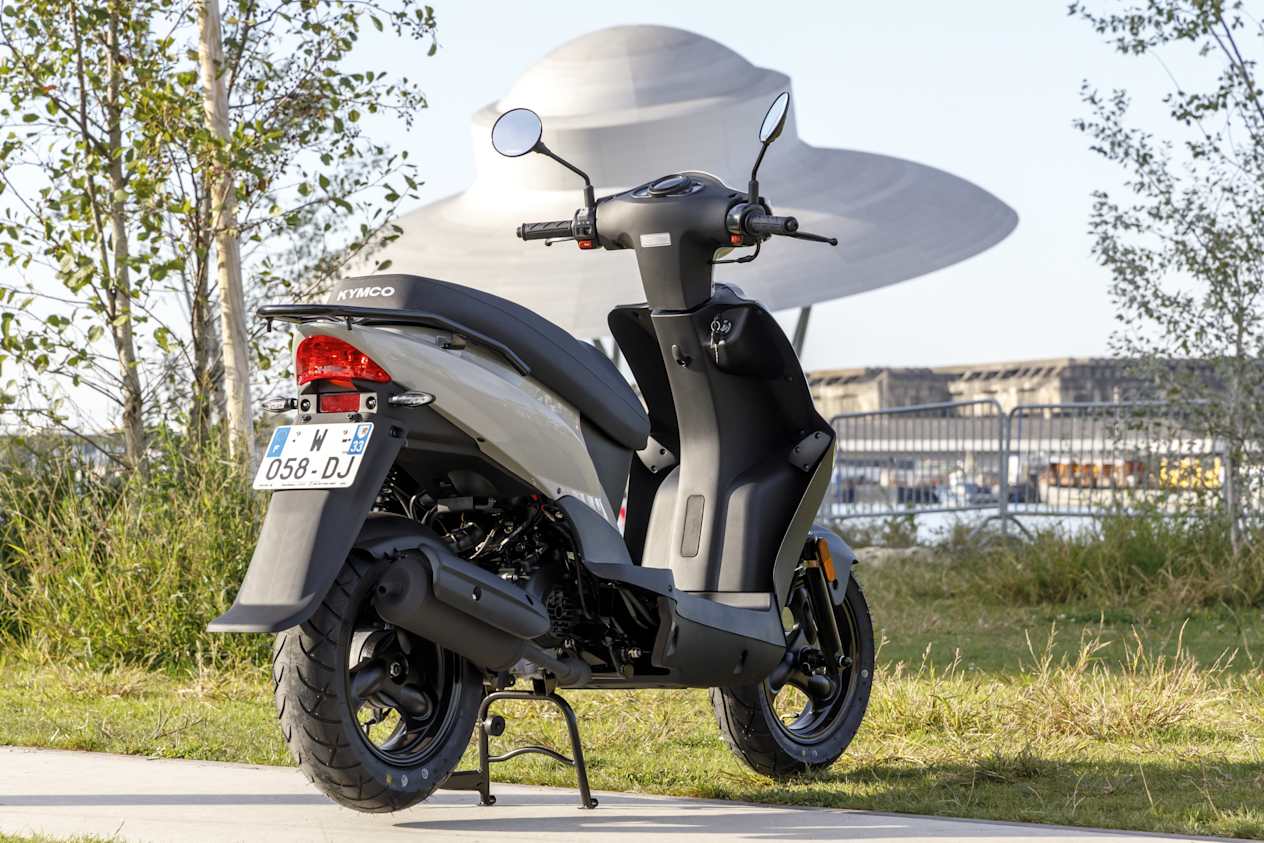 Kymco Agility 50 2024 : trois quarts arrière droit statique
