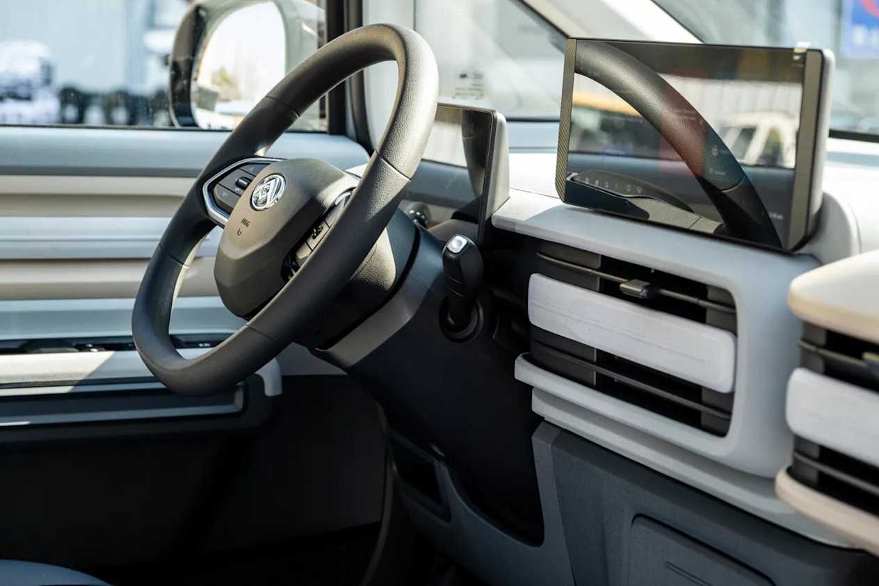 Maxus eDELIVER 5 interior