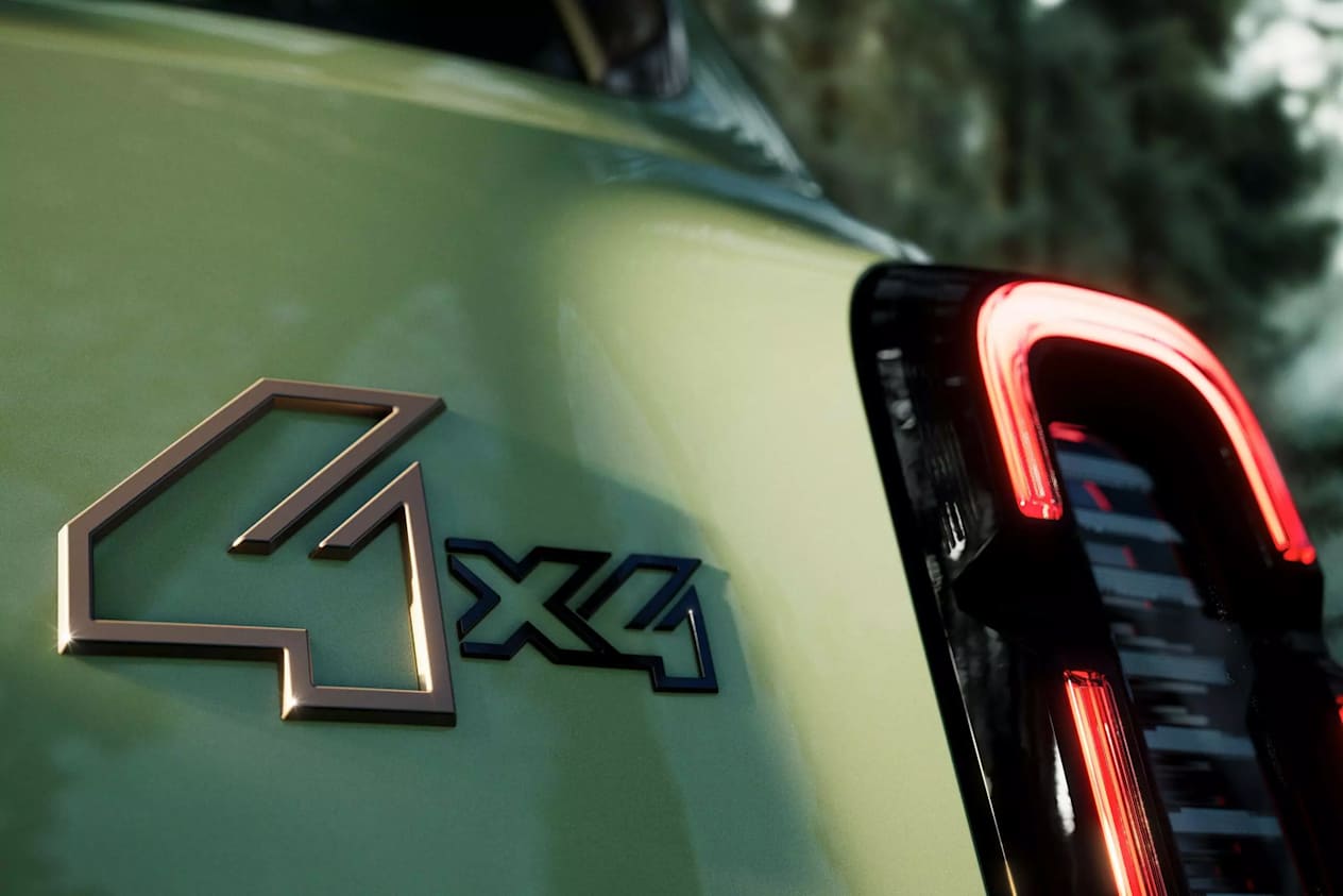 Renault 4 Savane 4x4 Concept iconic and all-terrain logo