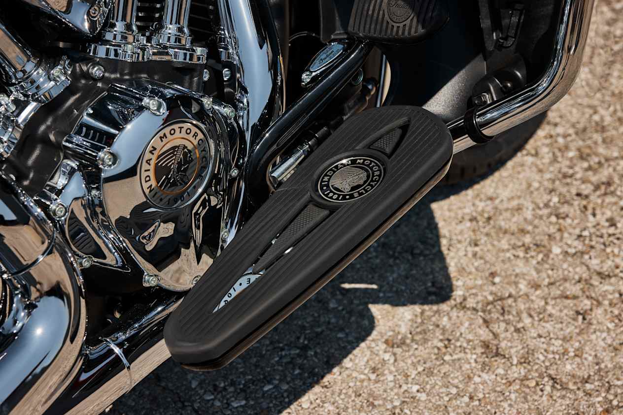 Indian Roadmaster Elite 2025 : détail repose pied avant