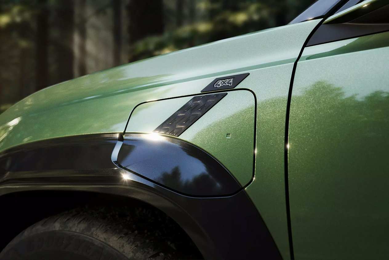 Renault 4 Savane 4x4 Concept front-mounted charging hatch & unique customised decor