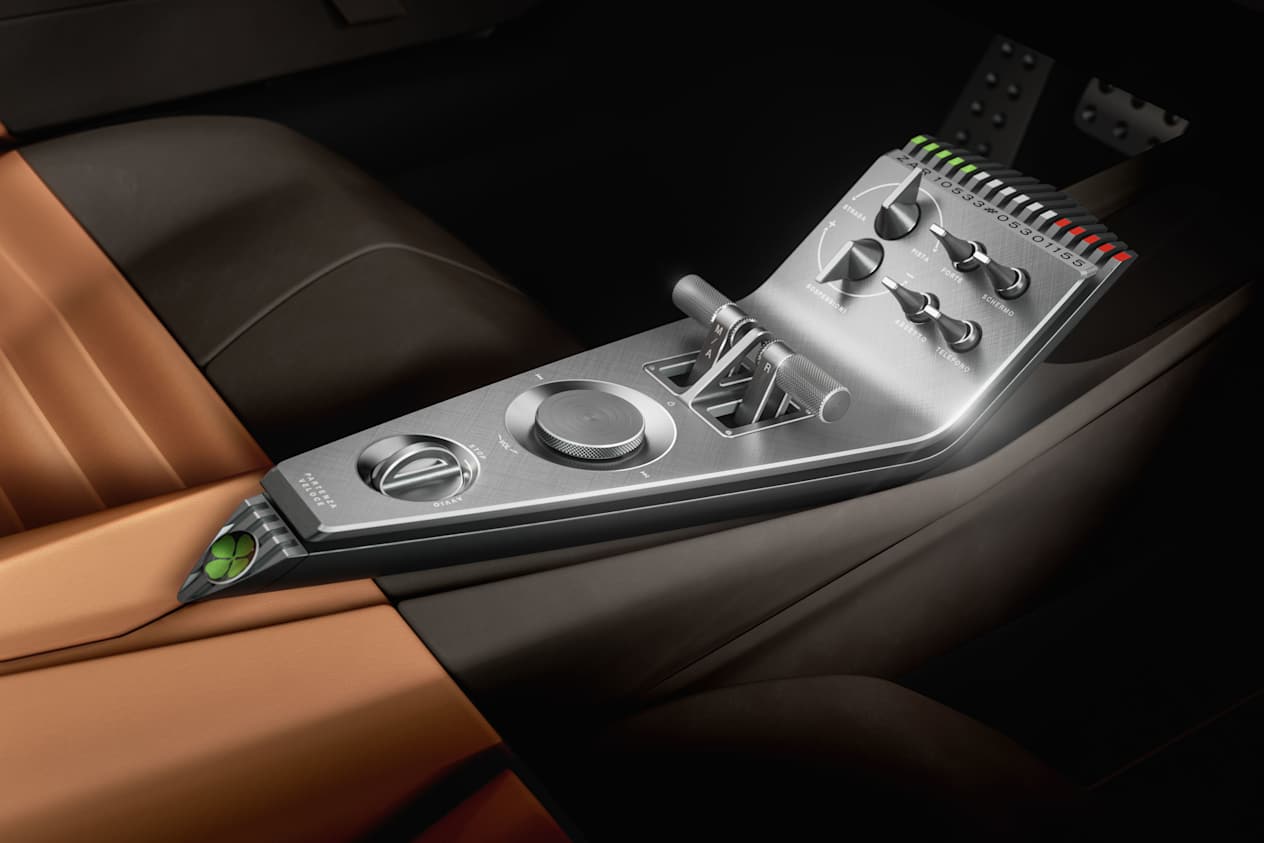 Alfa Romeo 33 Stradale 2023 : détail console centrale