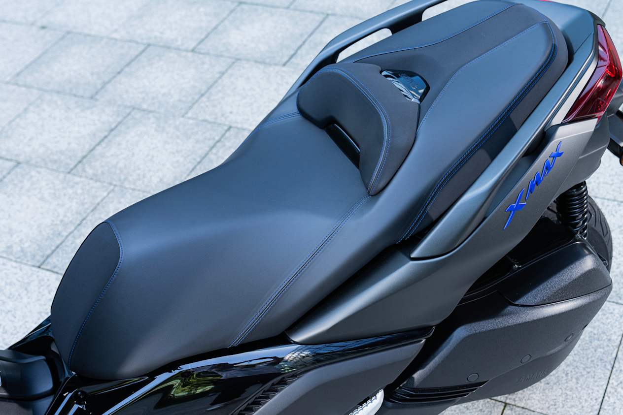 Yamaha XMAX 300 2025 : détail selle