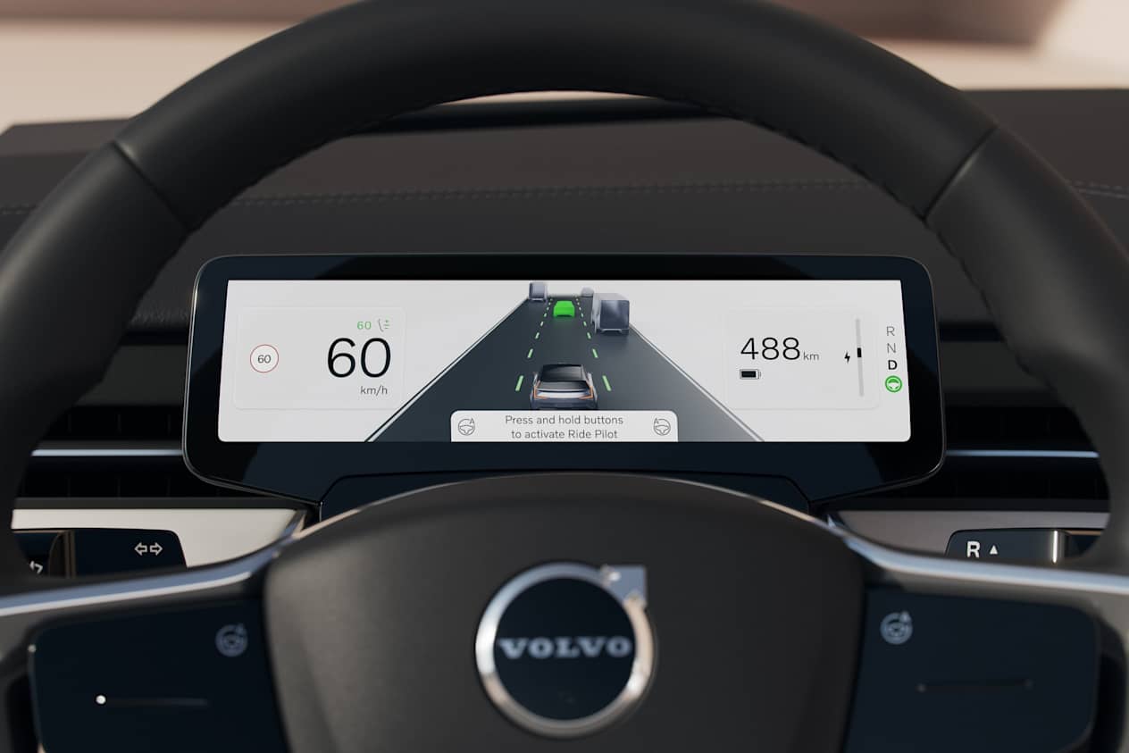 The drivers display on the EX90 will keep you informed on what the car sees and how it is reacting to situations on the road 