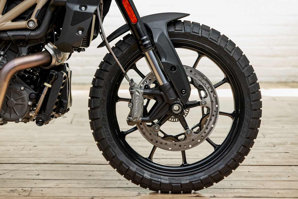 Indian FTR Rally 2023 : roue avant