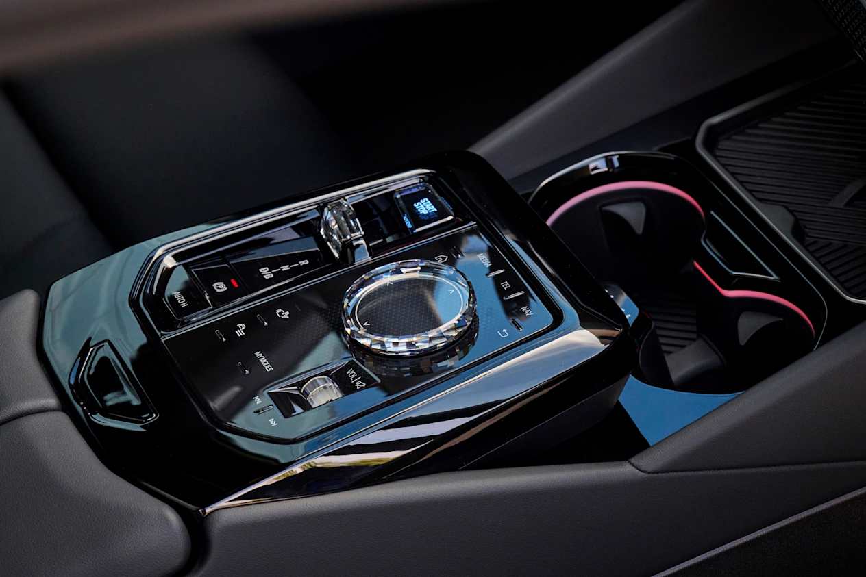 bmw i5 touring interior 