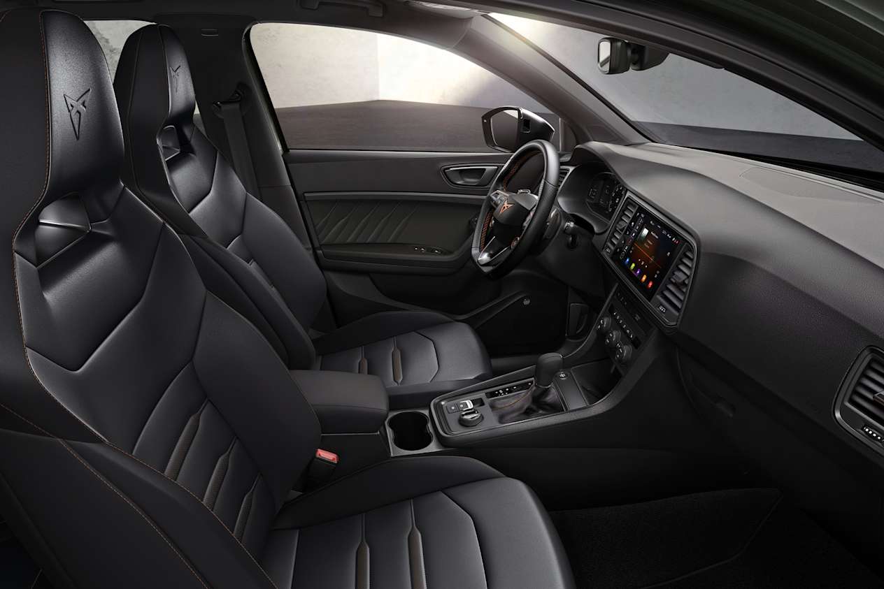 The black, leather interior of the CUPRA Ateca, providing optimal comfort for a supported dynamic driving experience