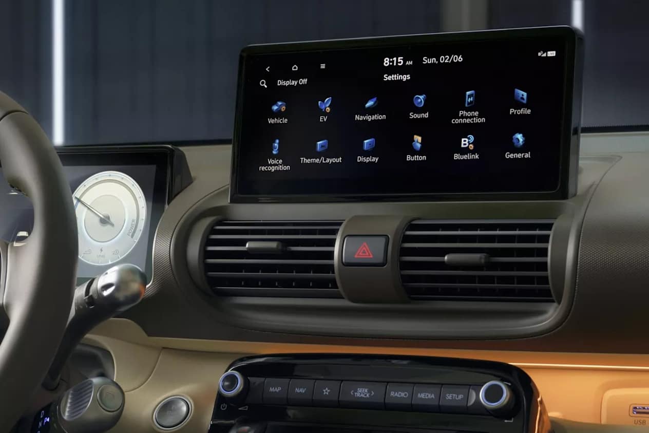  10.25" digital cluster and infotainment touchscreen