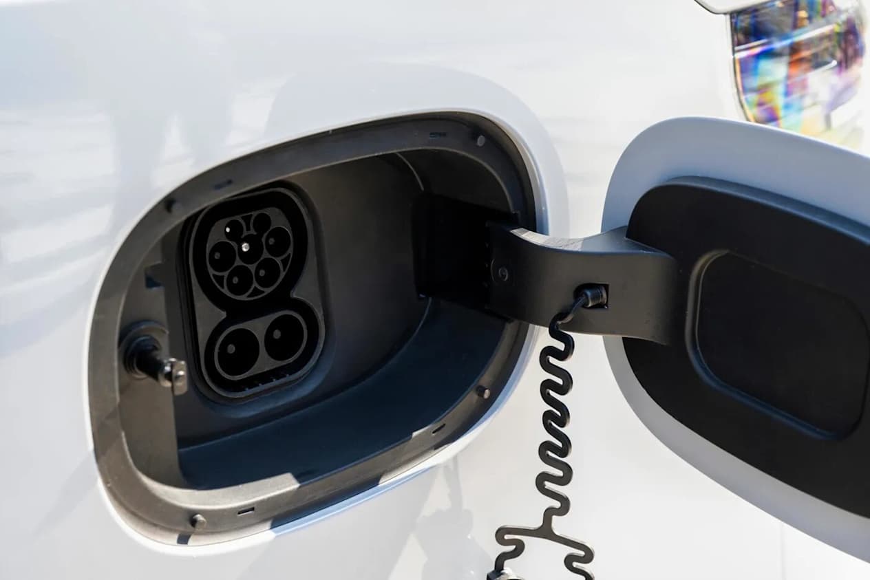 Maxus eDELIVER 5 charging port