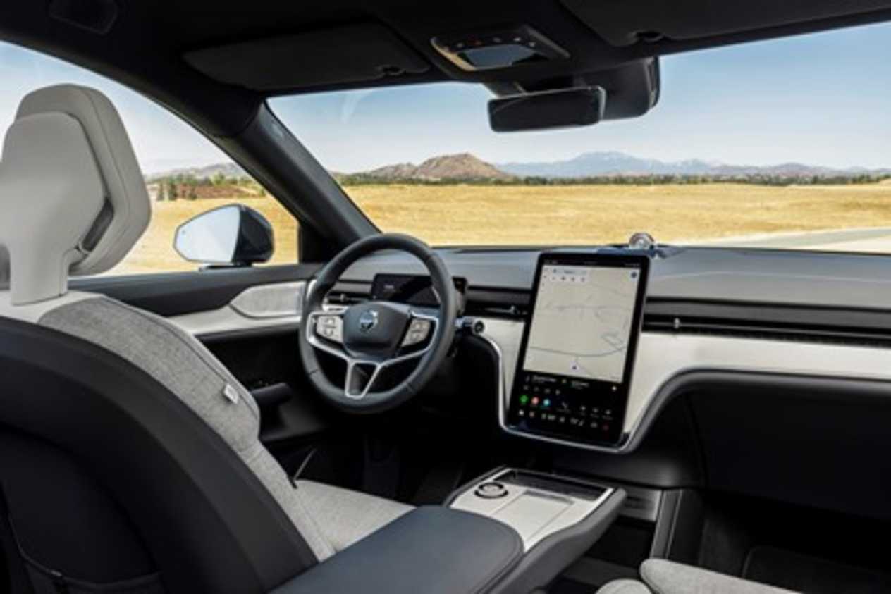 Volvo EX90 Vapour Grey interior