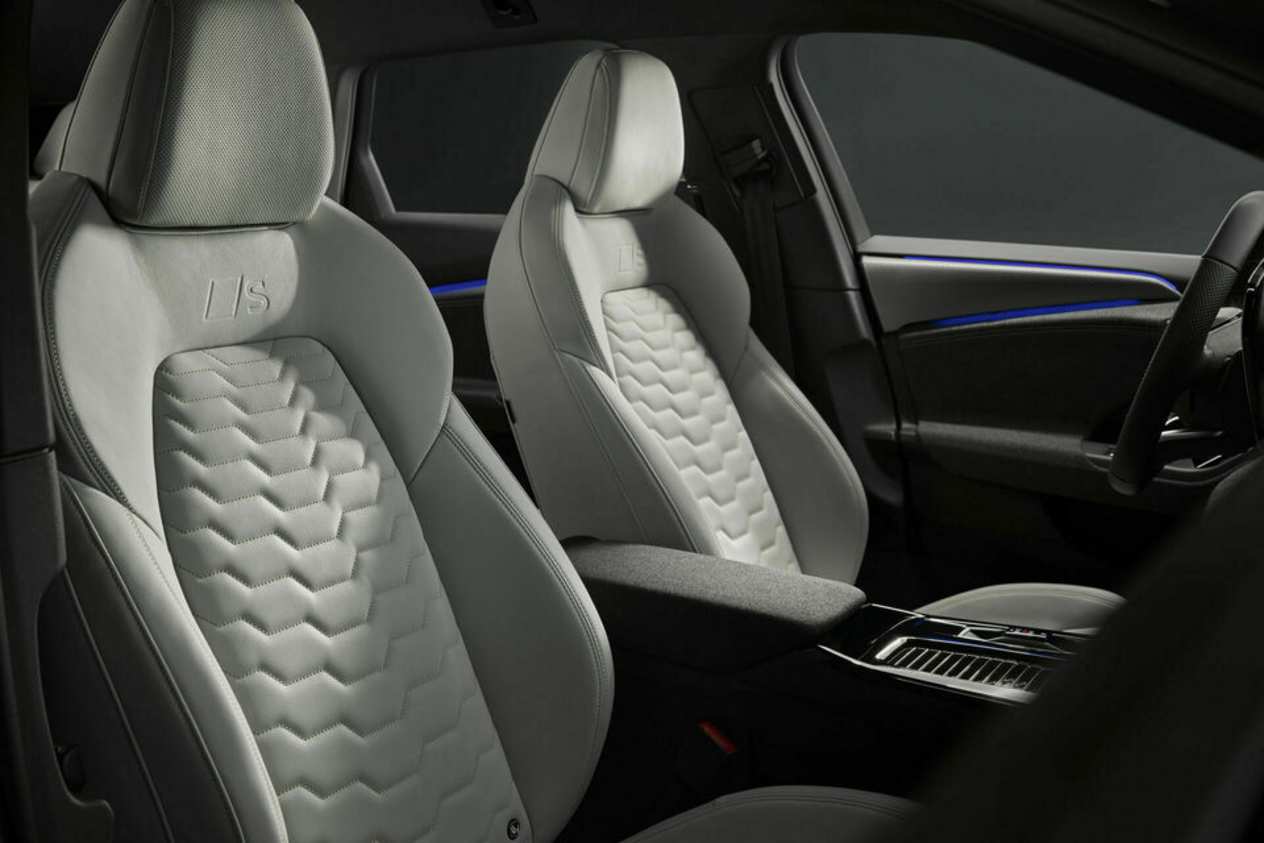 A6 e-tron front seats