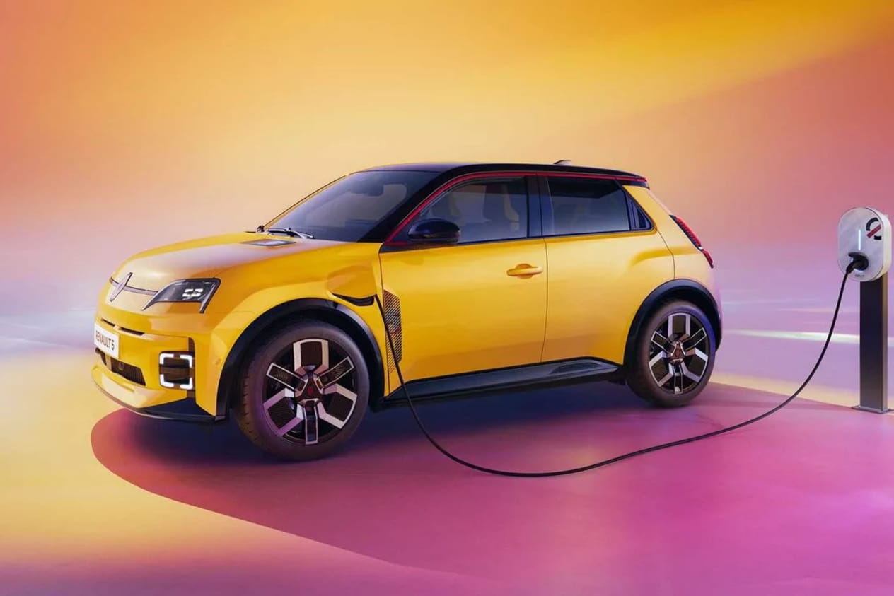 Renault 5 Charging