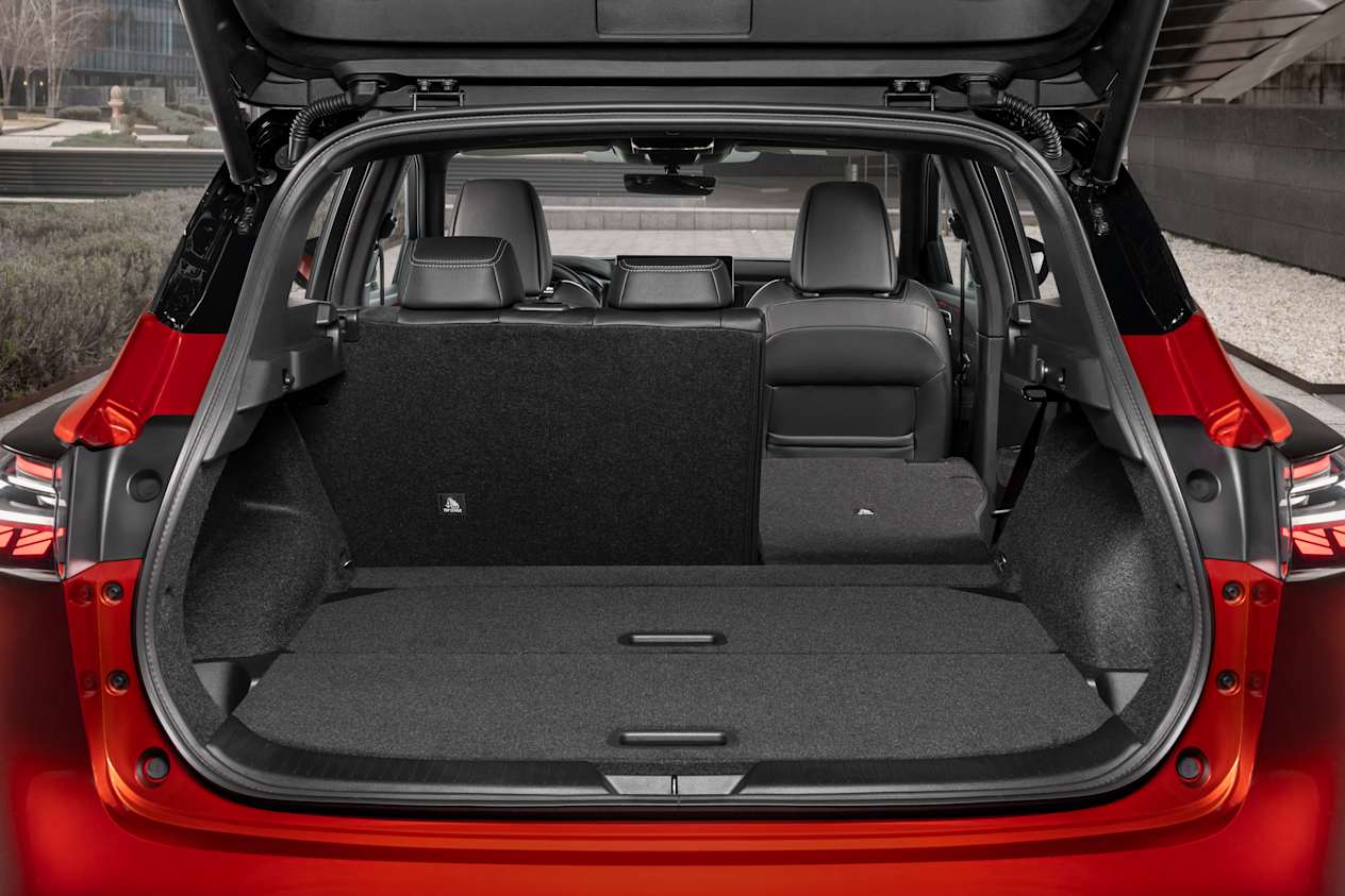 NEW NISSAN QASHQAI INTERIOR boot space