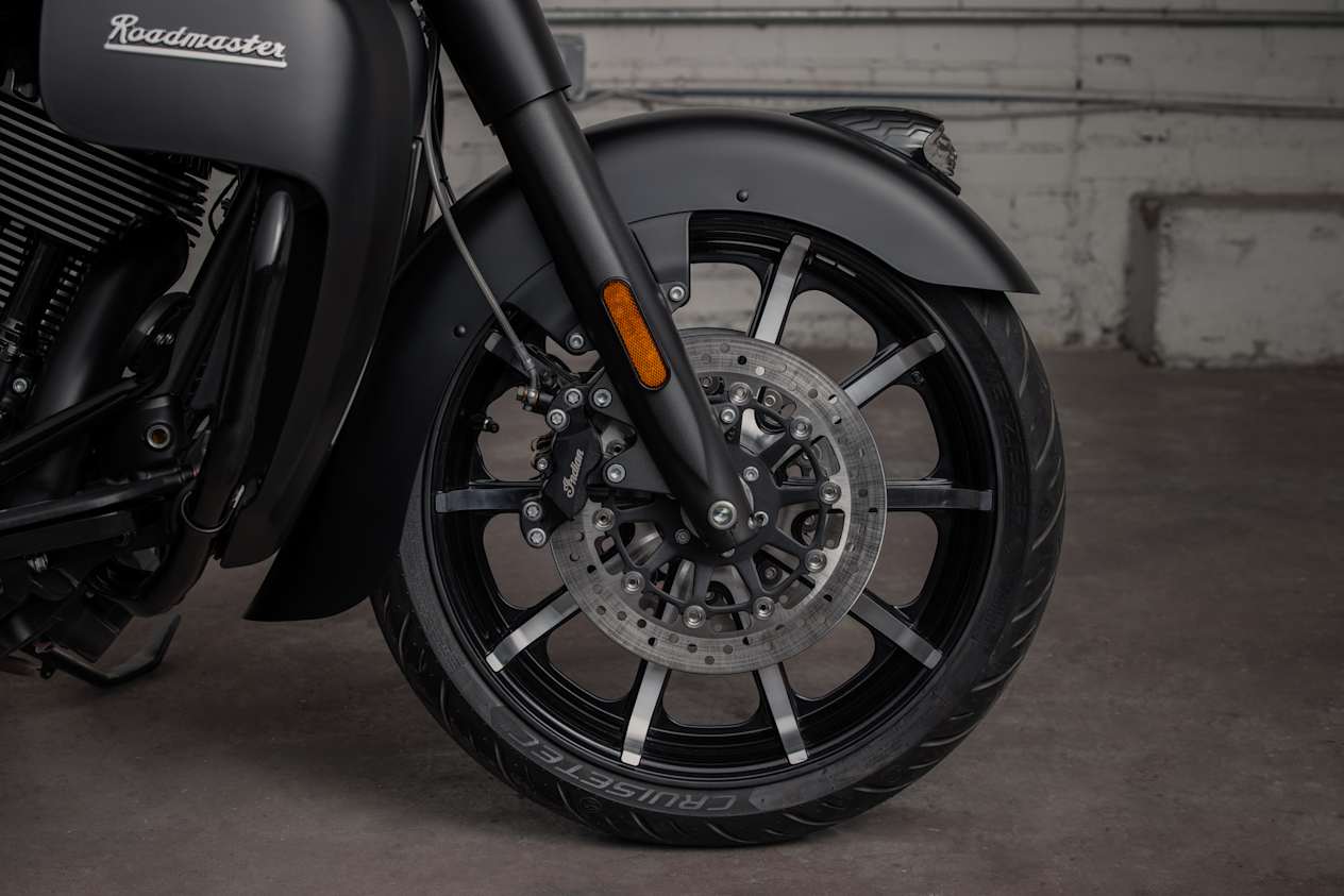 Indian Roadmaster Dark Horse2023 : roue avant