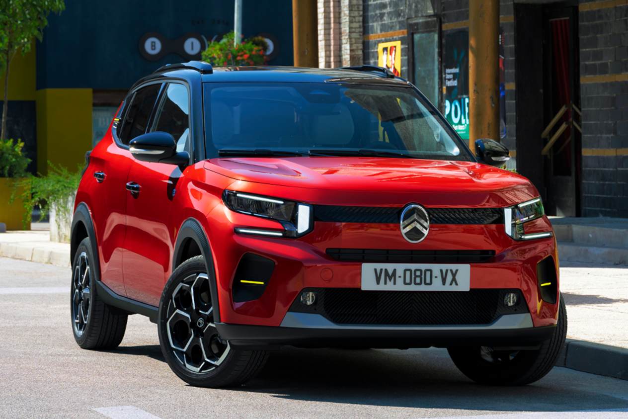 Citroën C3 2024 rouge : face avant statique dans la rue