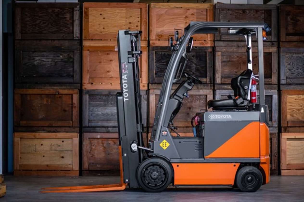 Internal Combustion Forklifts. 