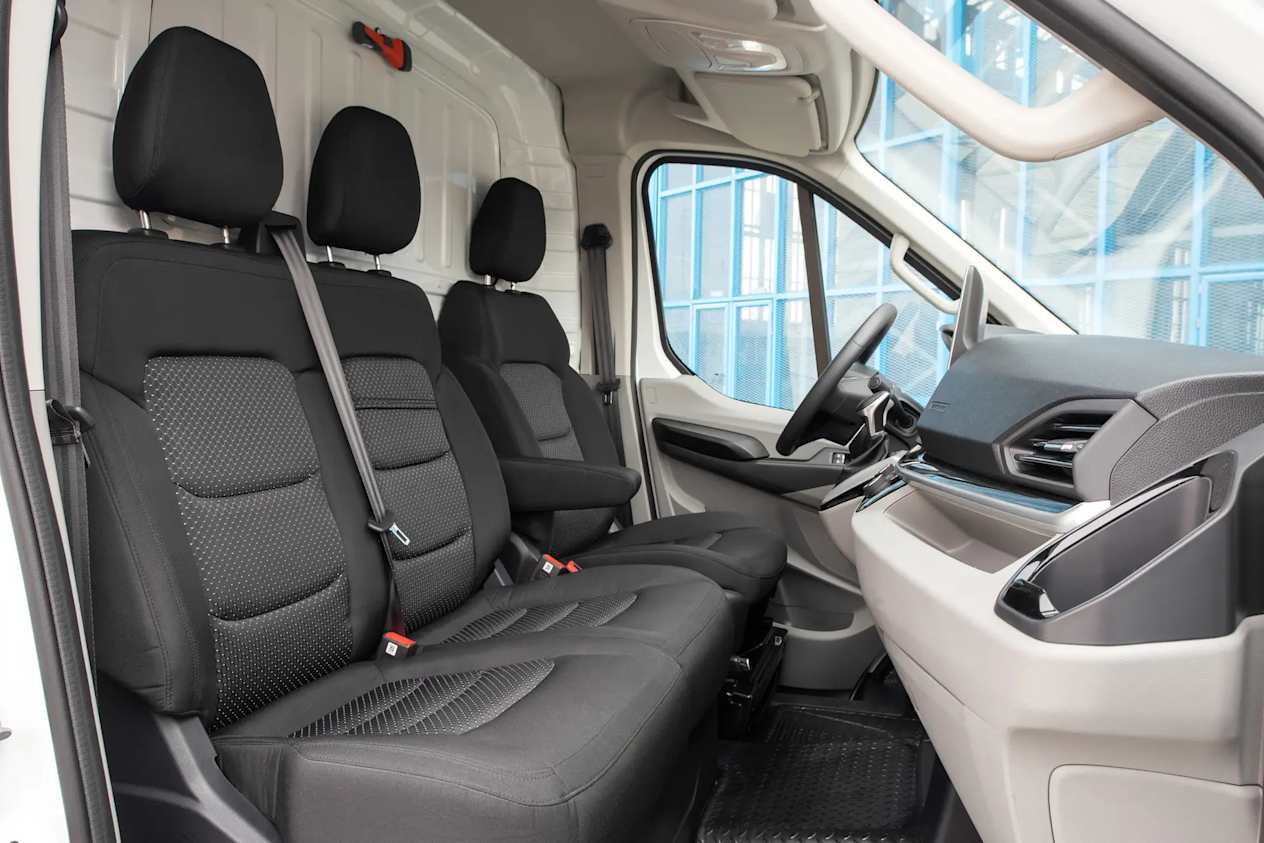 Maxus DELIVER 9 interior