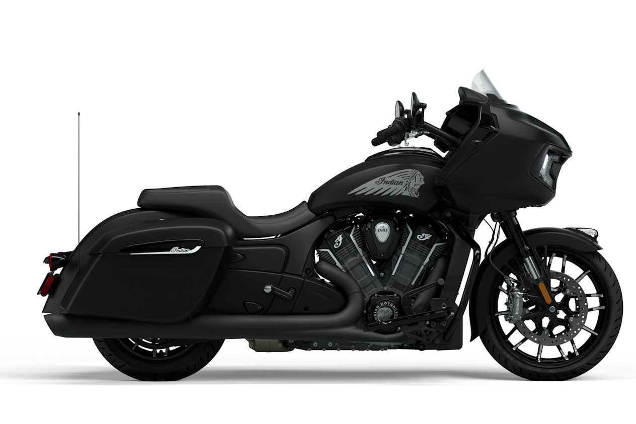 Indian Challenger Dark Horse 2025 Black Smoke : profil droit