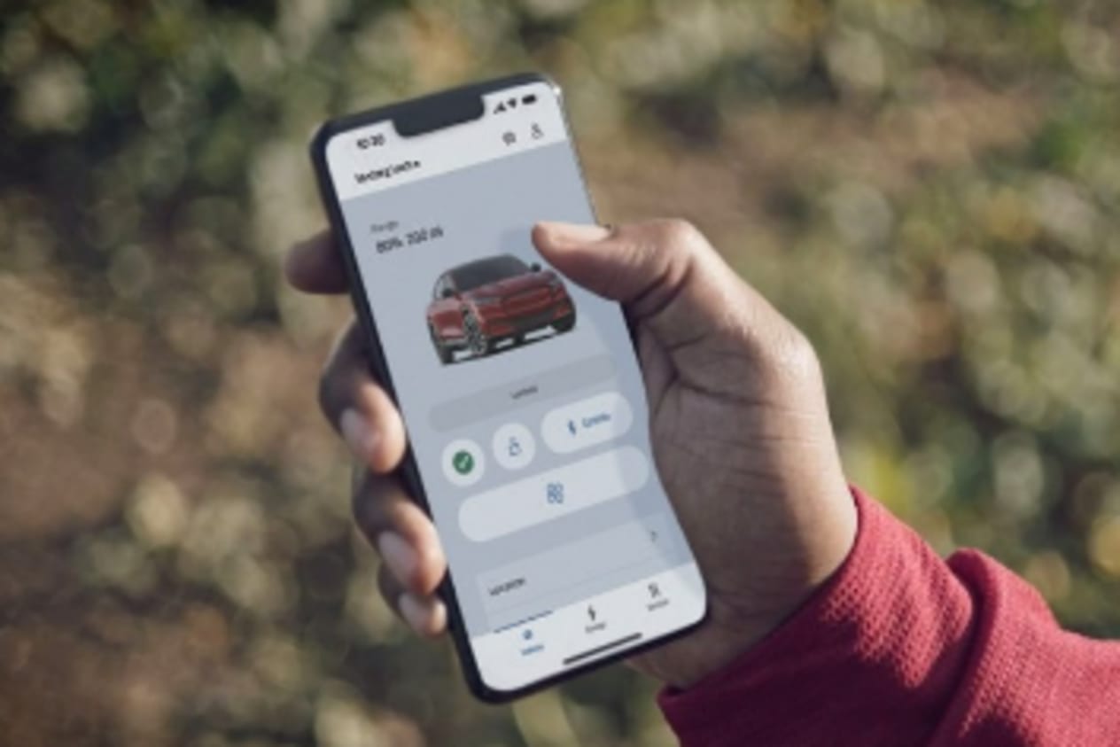 Lifestyle Image Remote Locking Ford Pass