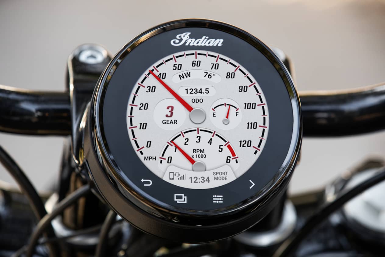 Indian Chief Dark Horse 2025 : écran tactile avec compteurs