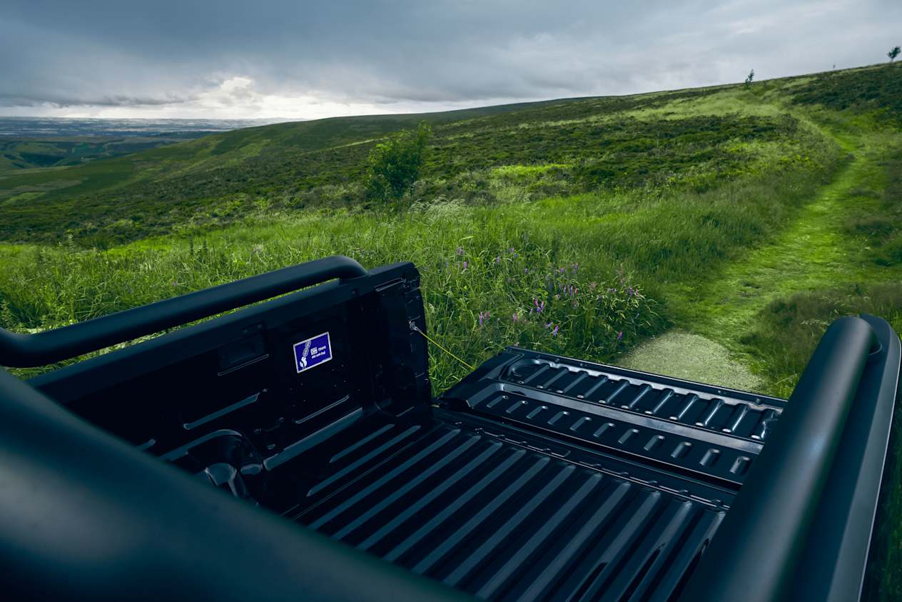Overhead view of the loading bed of the Volkswagen Amarok