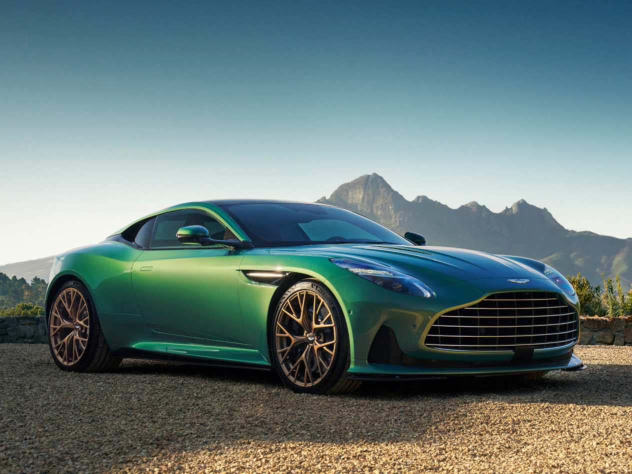 Aston Martin DB12 trois quarts avant droit statique