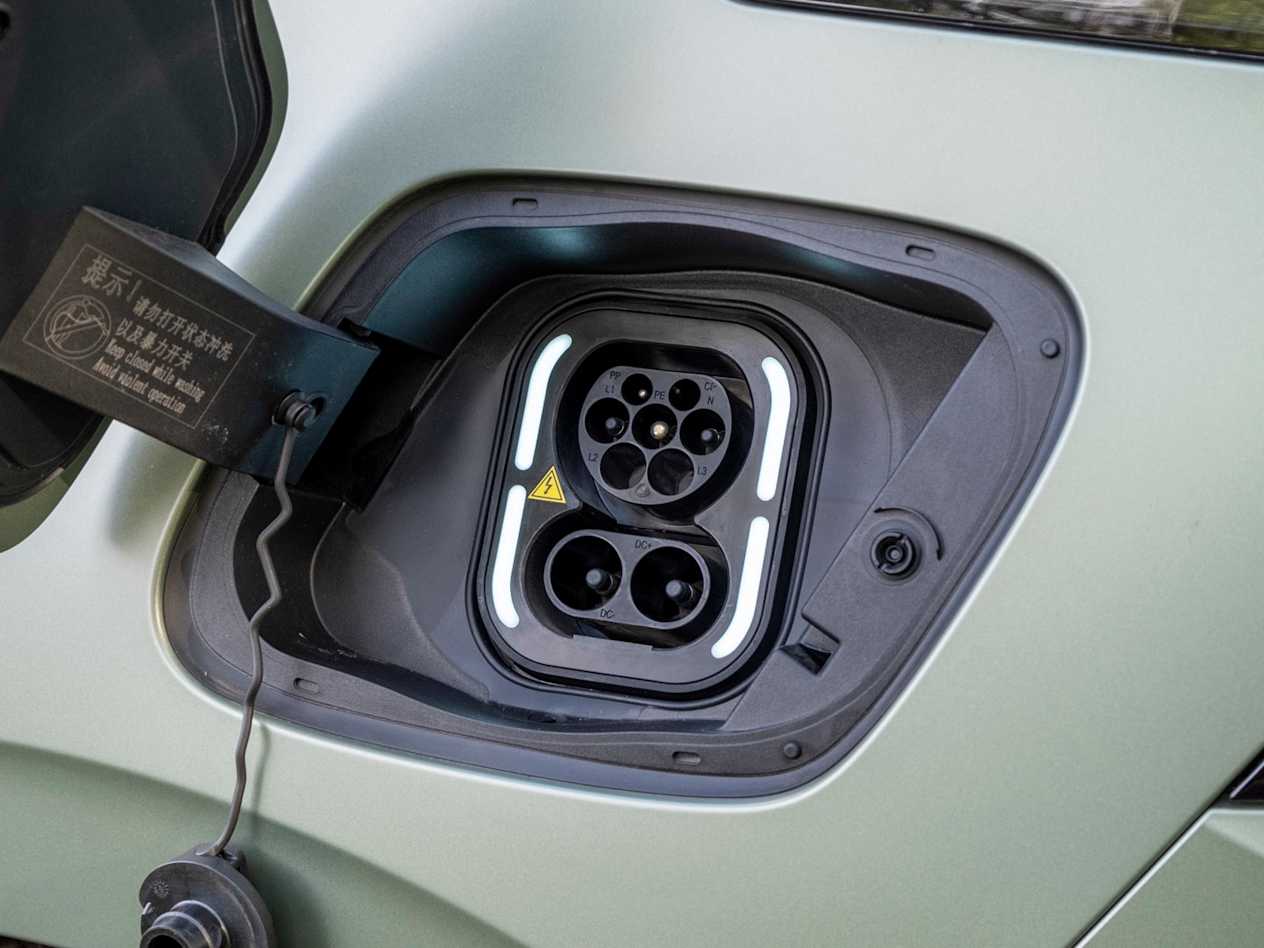 MG4 EV XPOWER charging