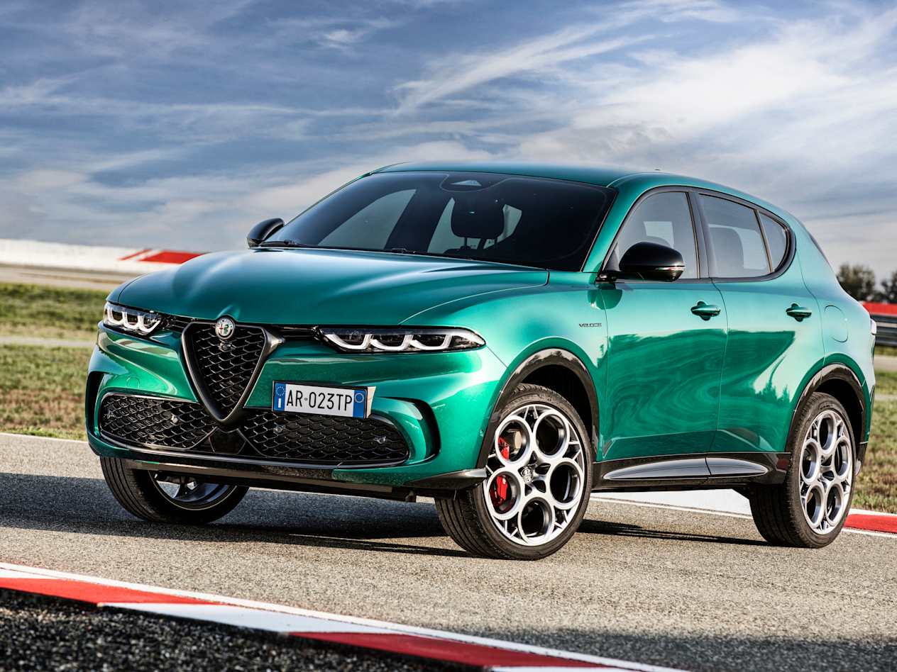 Alfa Romeo Tonale Hybride Rechargeable 2023 : trois quarts avant gauche statique