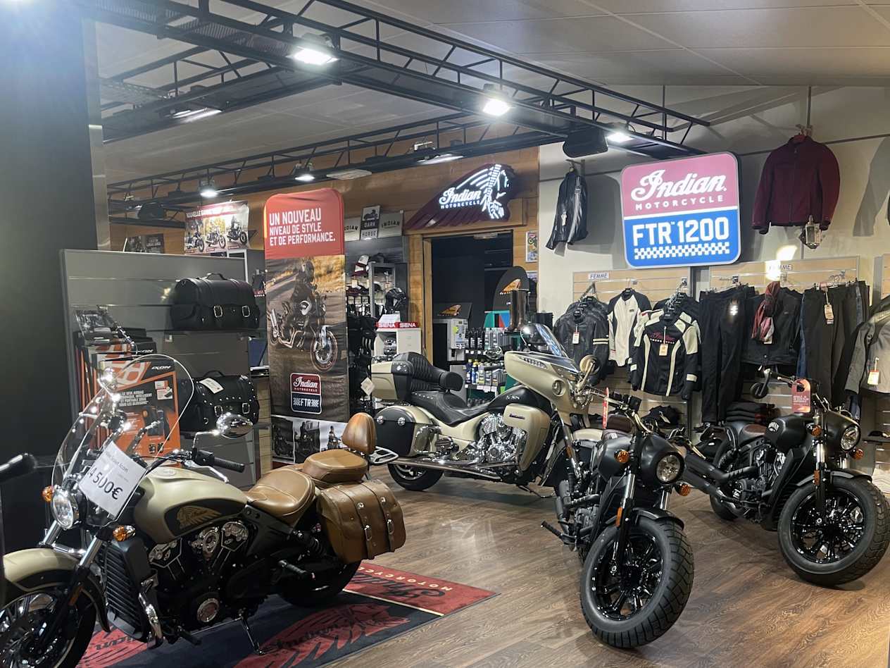 Intérieur de la concession Indian Motorcycle à Besançon