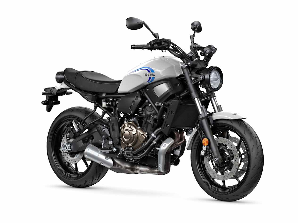 Yamaha XSR700 2022 Historic White : trois quarts avant