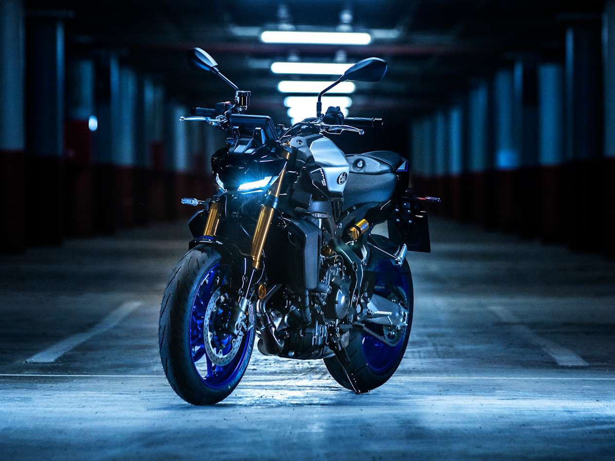 Yamaha MT-09 SP 2024 : trois quarts avant gauche statique
