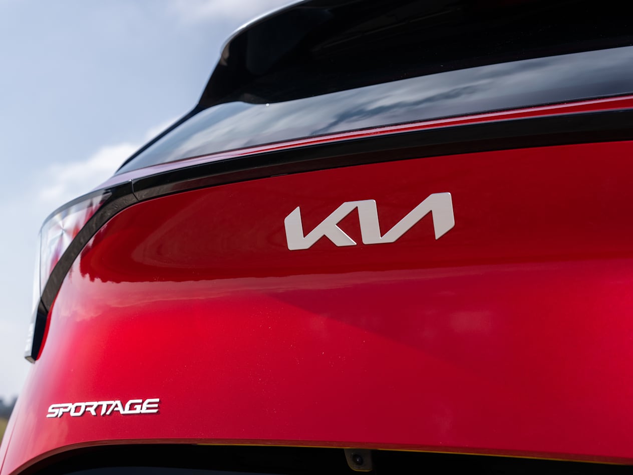 KIA EV9 AND SPORTAGE WIN AT AM AWARDS