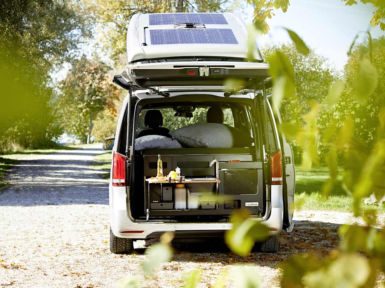 EQV E-Camper : Arrière avec offre ouvert et kitchenette déployée