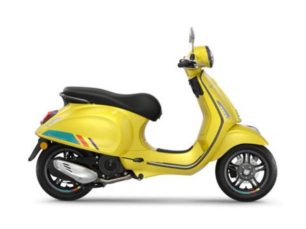 Vespa Primavera S Jaune