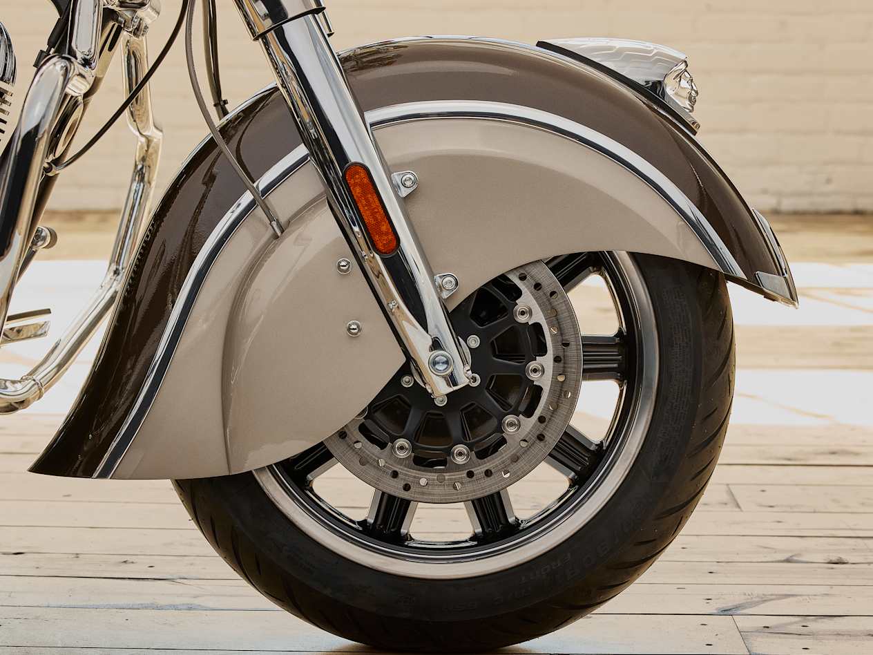 Indian Springfield 2023 : roue avant et garde-boue