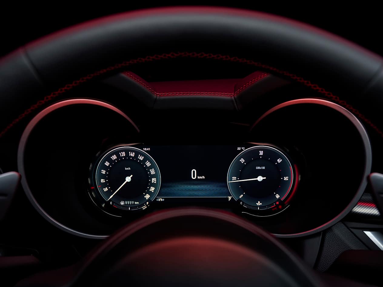 Alfa Romeo Stelvio 2022 : Compteurs digitaux avec affichage Heritage