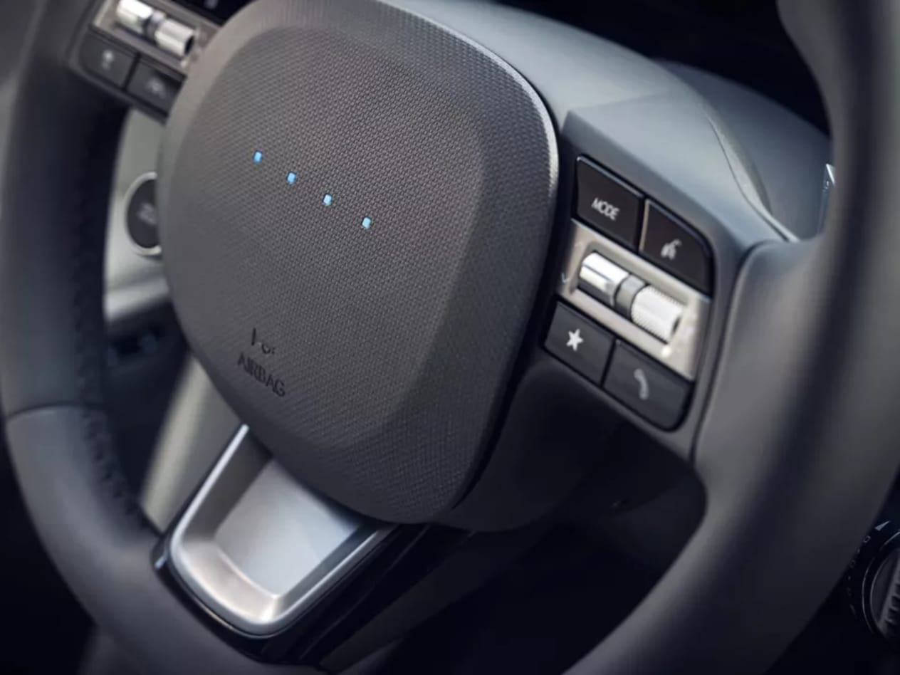 Interactive LED steering whee