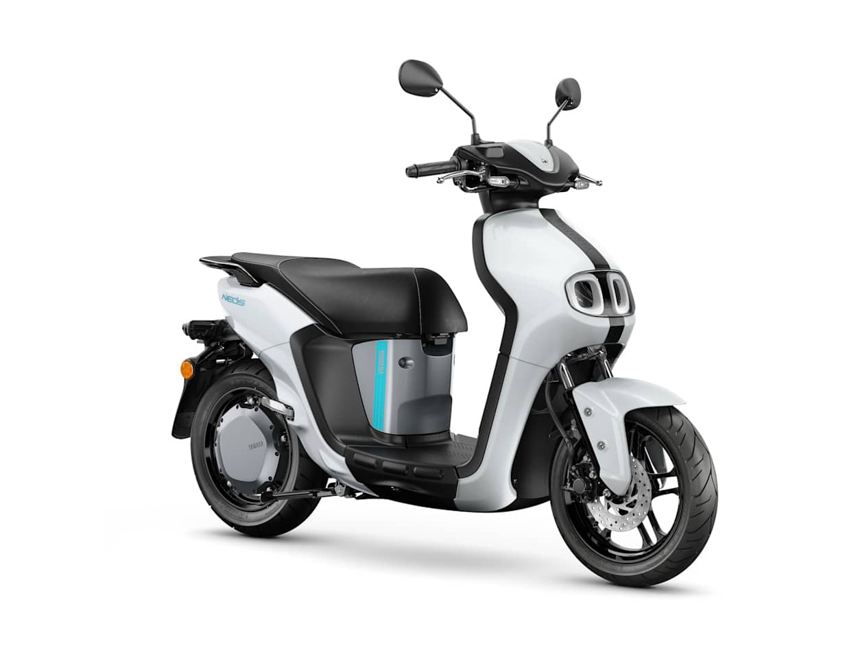 Yamaha Neo's 2023 Milky White : trois quarts avant