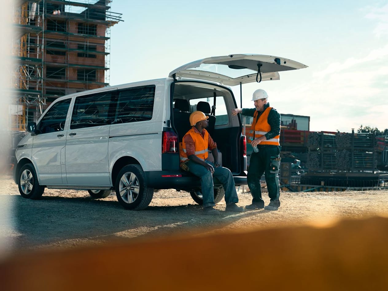 ​Volkswagen Transporter 6.1 Crew Bus