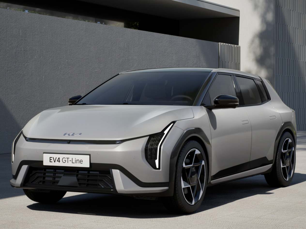 Kia EV4 5 Portes GT-Line 2025 : trois quarts avant gauche statique