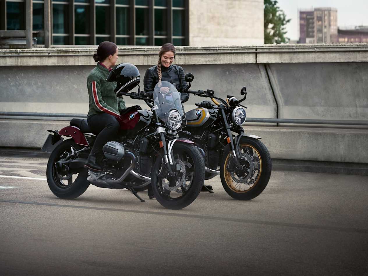 Two women parked on a BMW R 12 nineT and BMW R 12