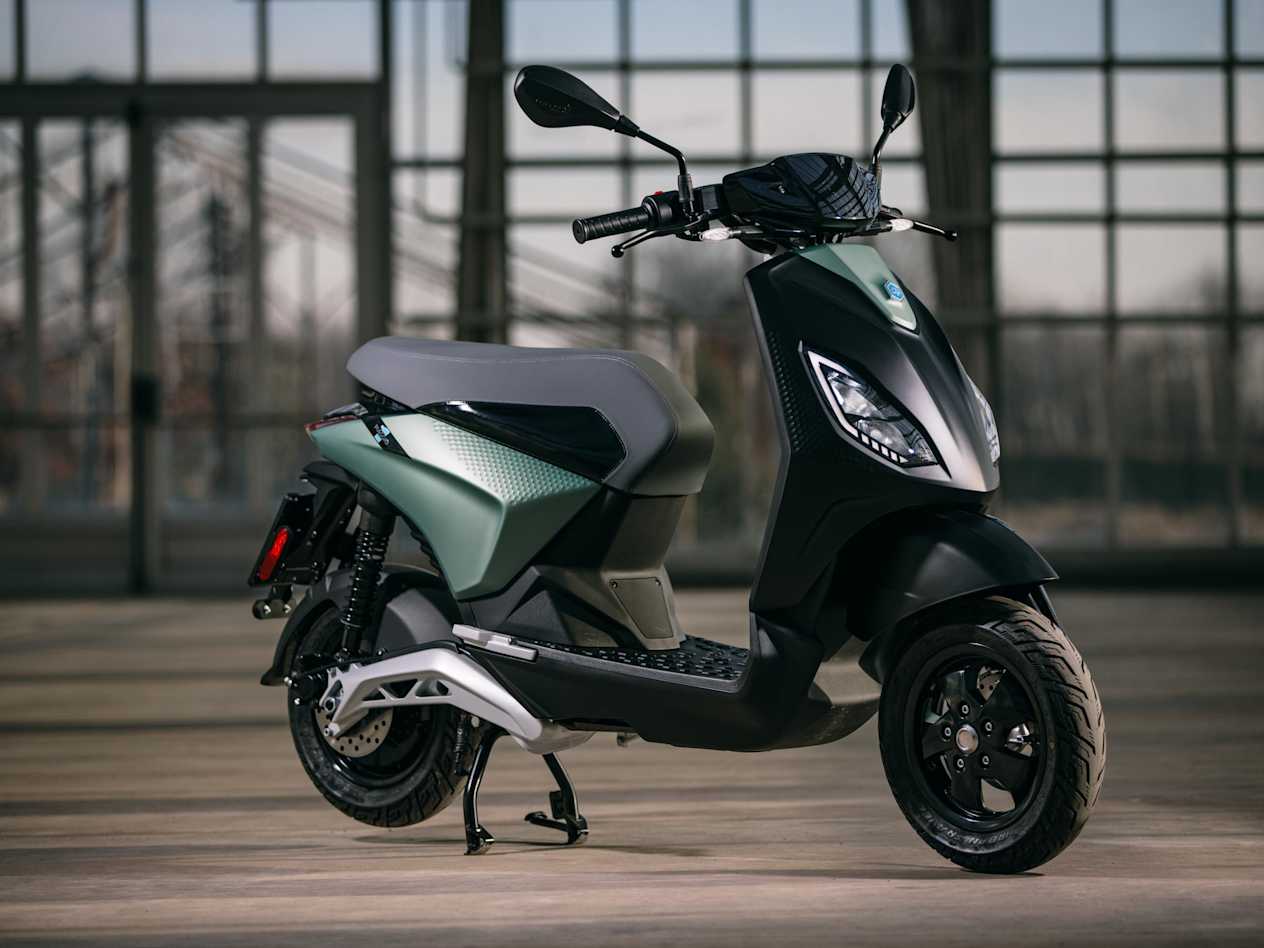 Piaggio 1 Forest Mix trois quarts avant droit statique