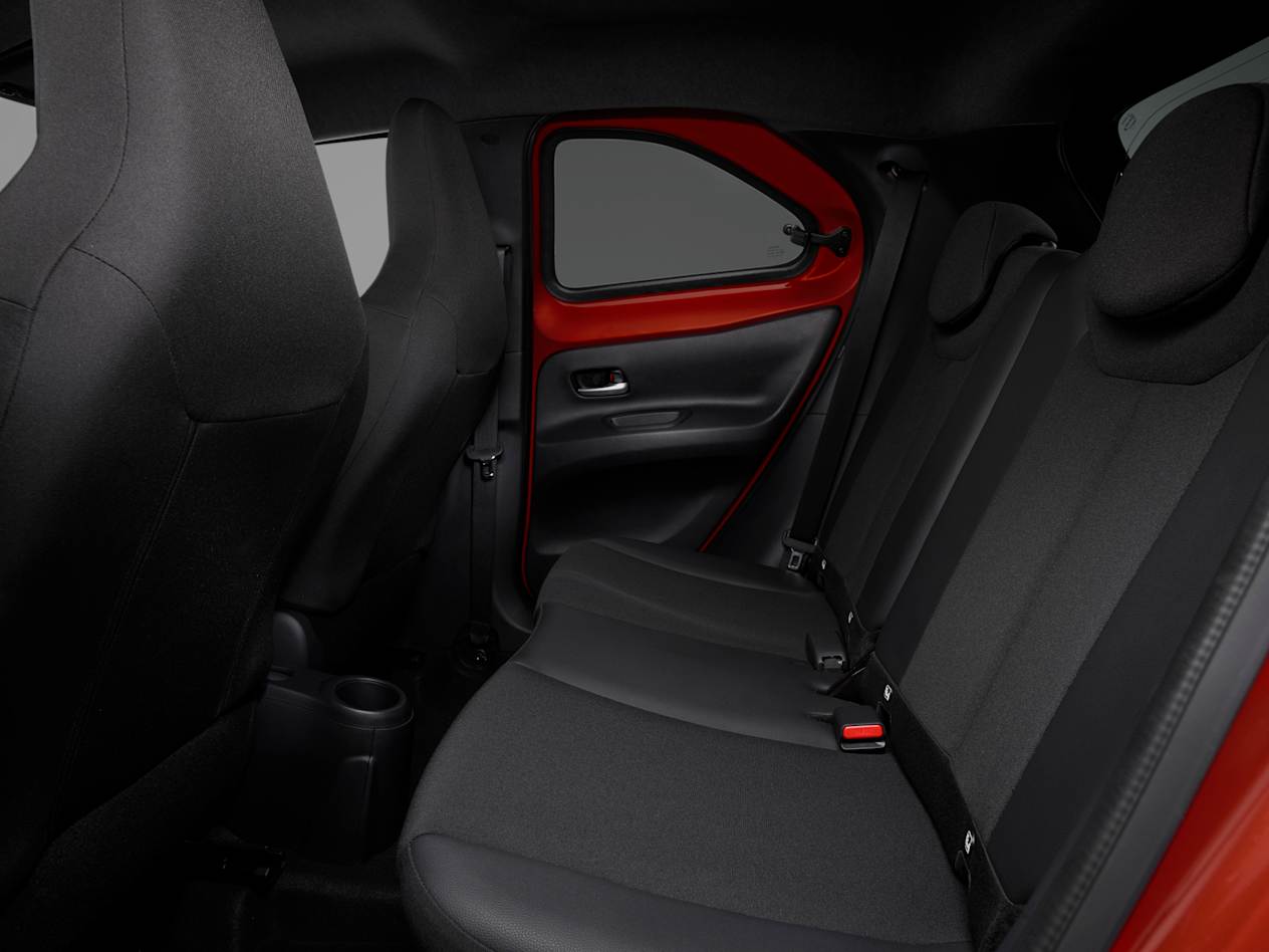Toyota Aygo X banquette arrière