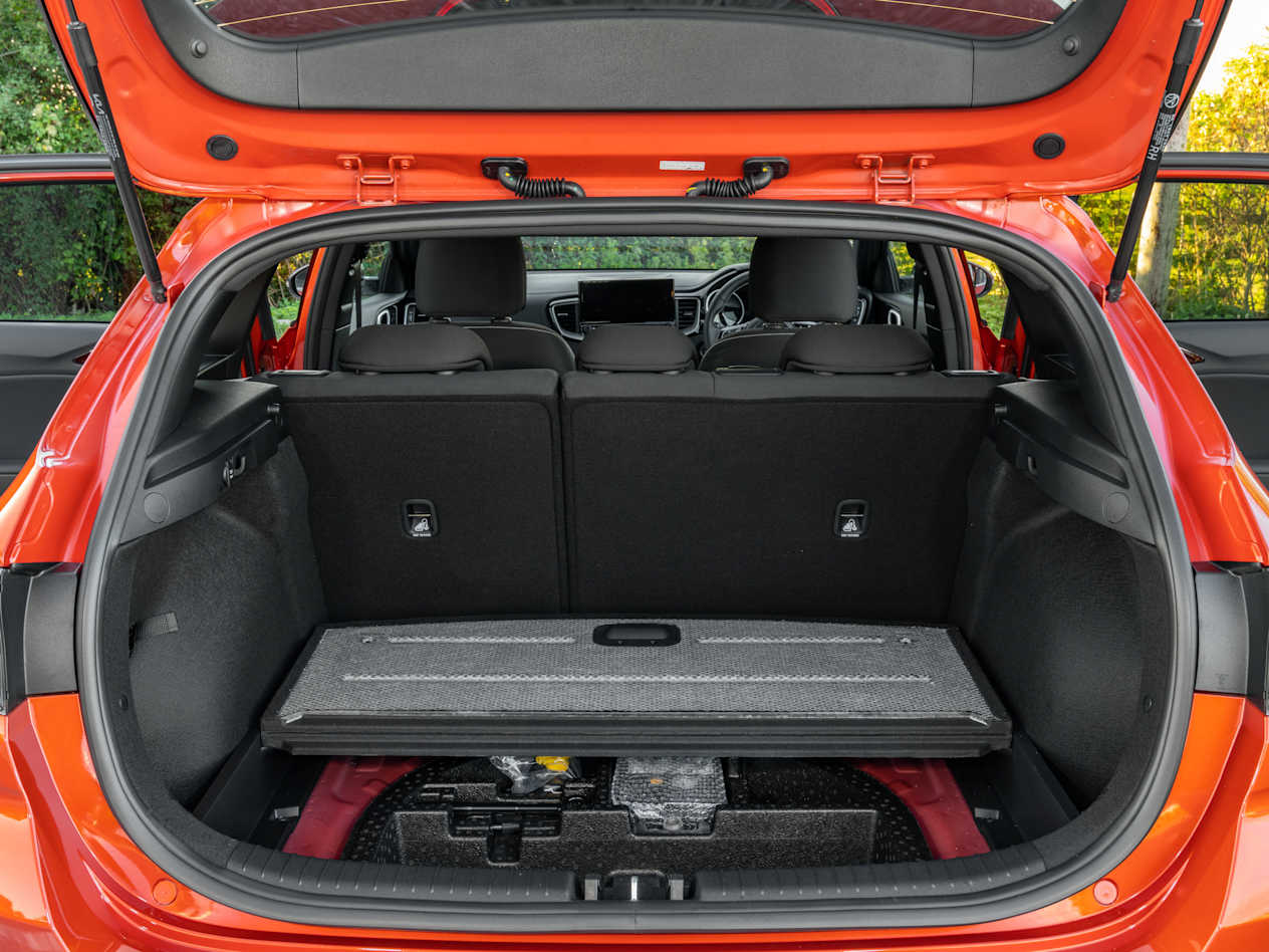Kiia Ceed boot open and showing underfloor storage