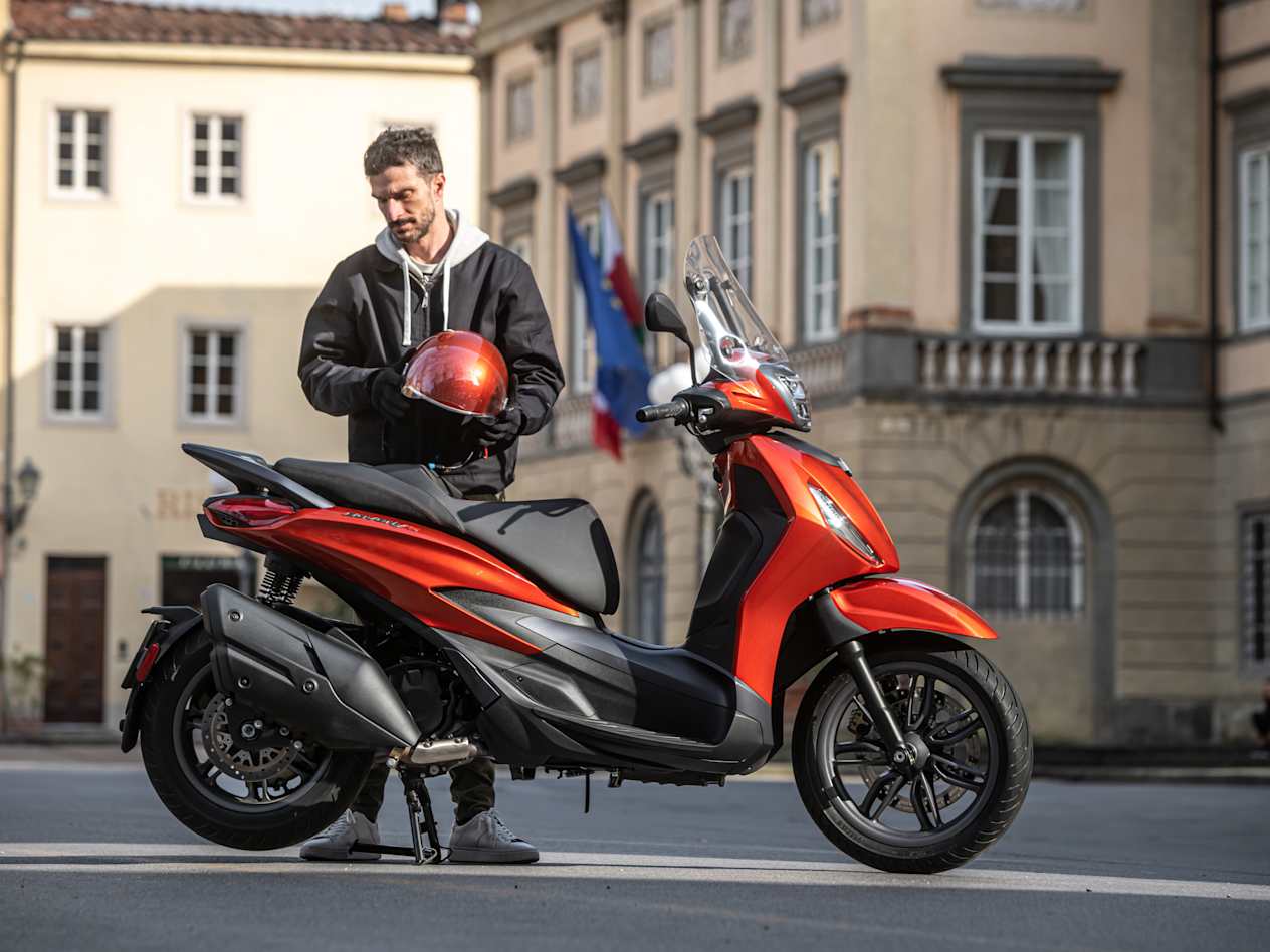 Piaggio Beverly S 400 profil droit 